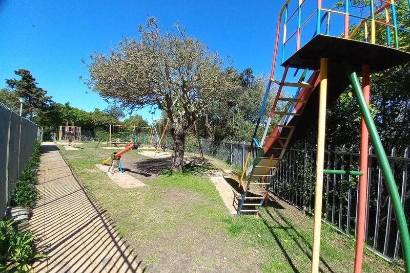 To Let 1 Bedroom Property for Rent in Loevenstein Western Cape